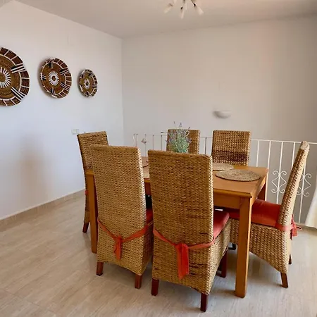 El Amanecer Apartment *